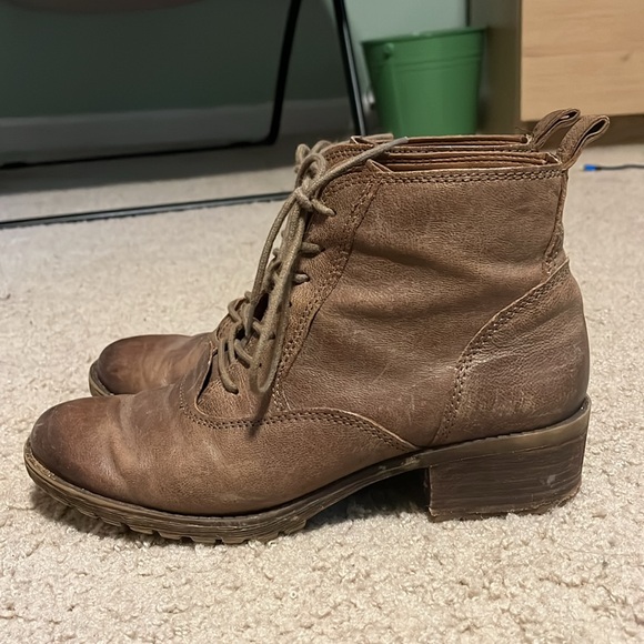 FALL BOOTS - Picture 2 of 4